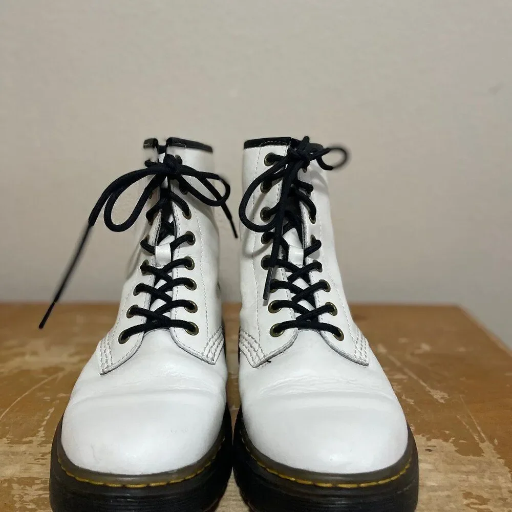 Dr. Martens Zavala White Leather Lace Up Combat Boots Men's Sz 7 Women's Sz 8